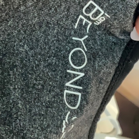 Beyond Yoga Criss Cross Back Workout Tank Built In Bra Size Large - Picture 8 of 8